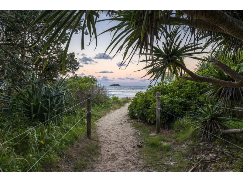 35 Crystal Drive, Sapphire Beach NSW 2450