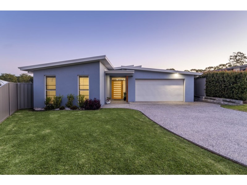 11 Helmsman Close, Safety Beach NSW 2456