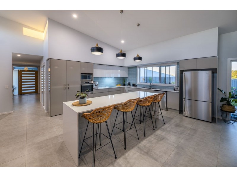 11 Helmsman Close, Safety Beach NSW 2456