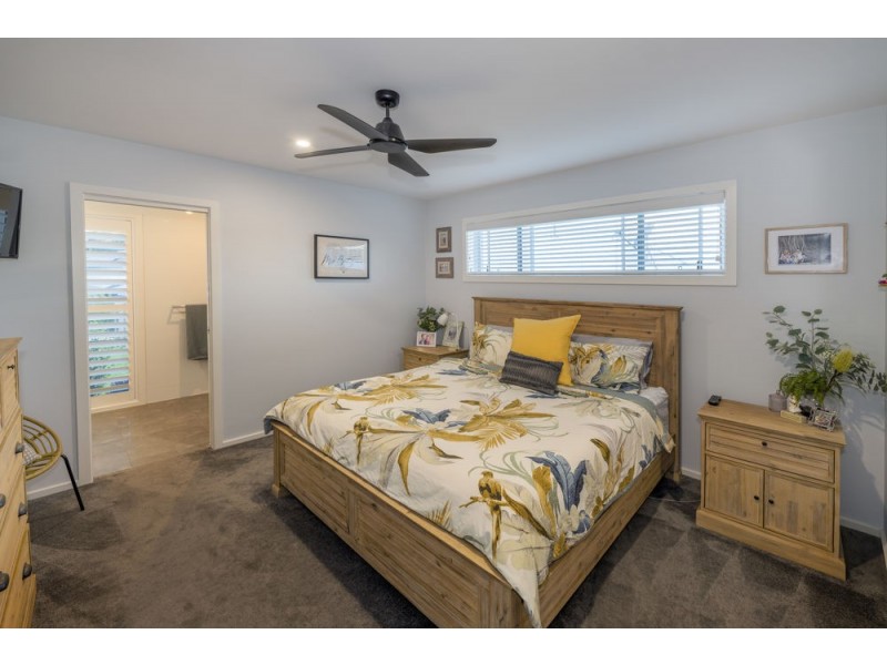 11 Helmsman Close, Safety Beach NSW 2456