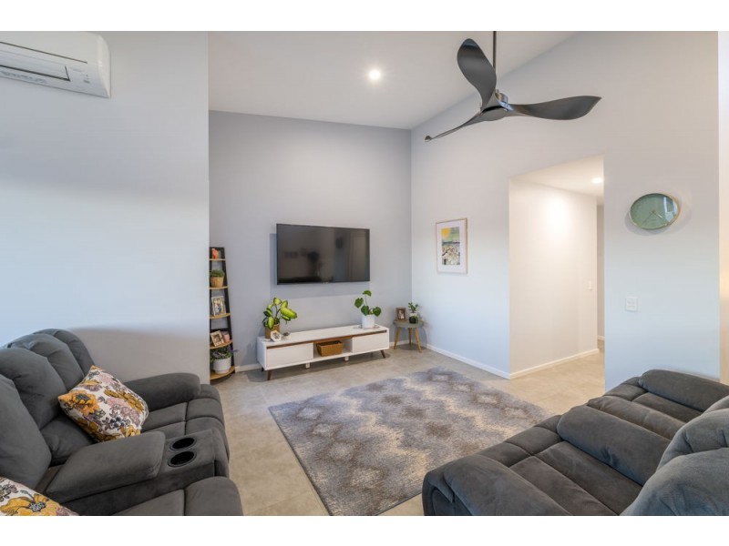 11 Helmsman Close, Safety Beach NSW 2456