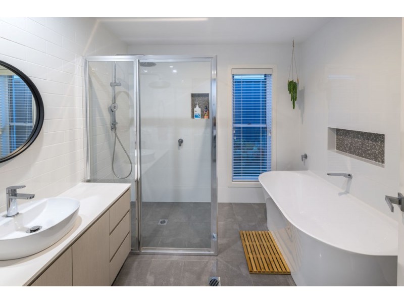 11 Helmsman Close, Safety Beach NSW 2456
