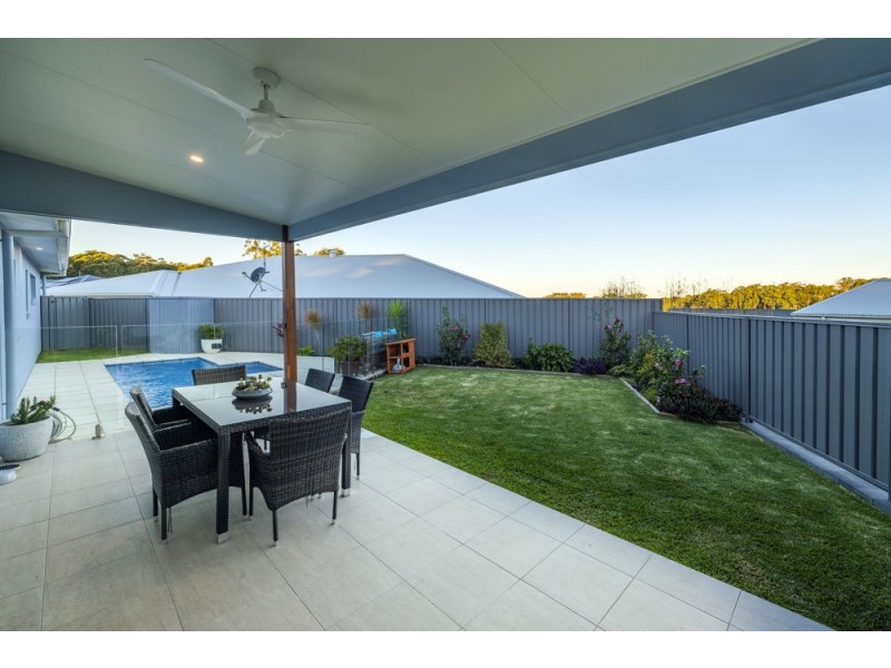 11 Helmsman Close, Safety Beach NSW 2456