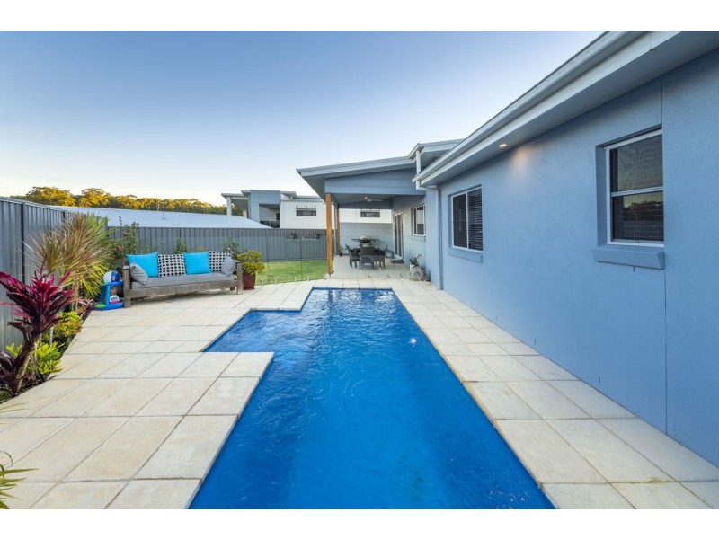 11 Helmsman Close, Safety Beach NSW 2456