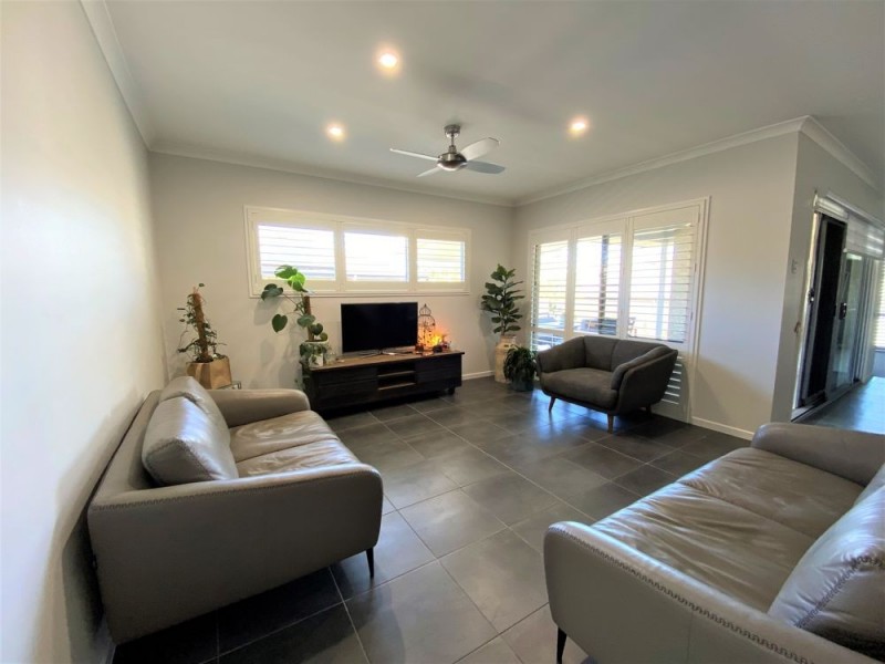 40 Admiralty Drive, Safety Beach NSW 2456