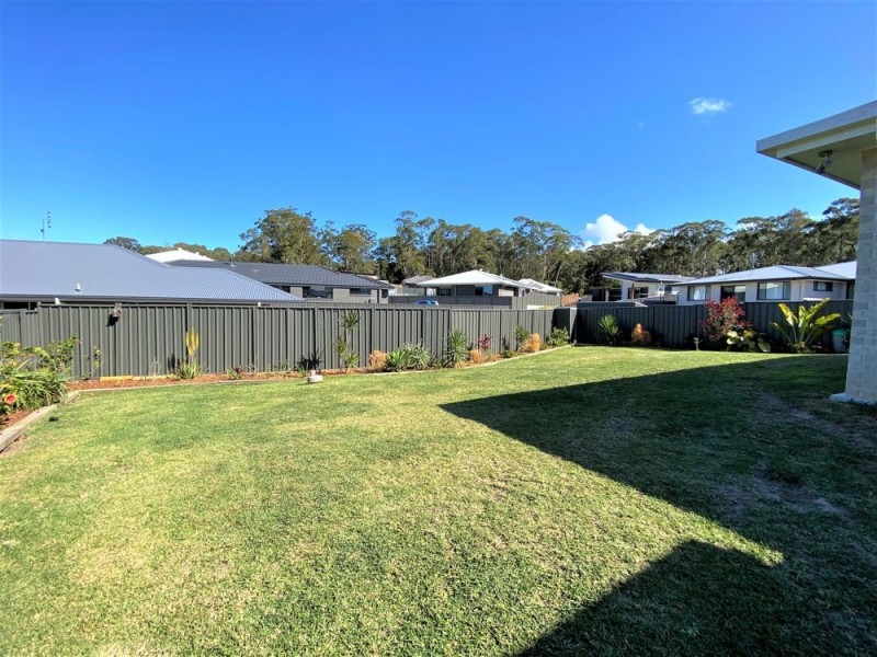 40 Admiralty Drive, Safety Beach NSW 2456