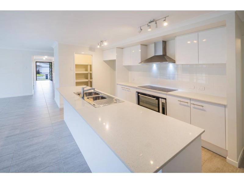 8 Broadwater Street, Sandy Beach NSW 2456