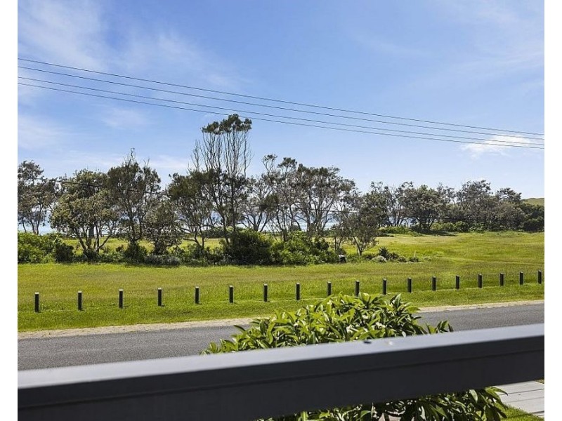 60 Sandys Beach Drive, Sandy Beach NSW 2456