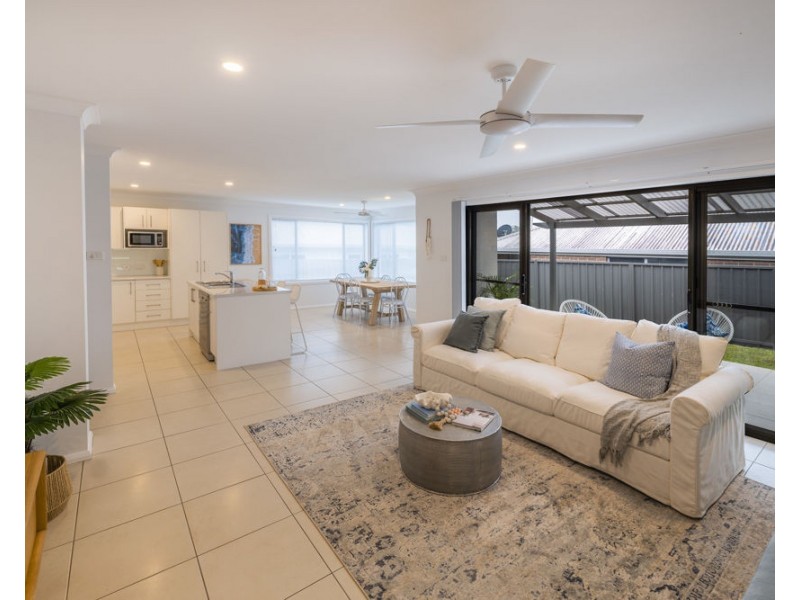 24 Admiralty Drive, Safety Beach NSW 2456
