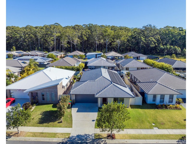 8 Seabeach Street, Sandy Beach NSW 2456