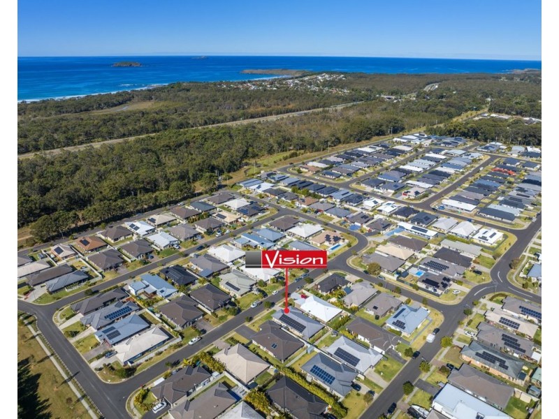 8 Seabeach Street, Sandy Beach NSW 2456