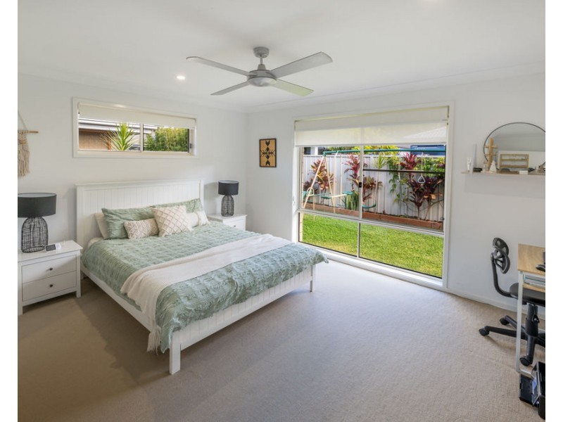 8 Seabeach Street, Sandy Beach NSW 2456