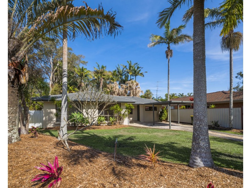 4 Taylor Close, Emerald Beach NSW 2456
