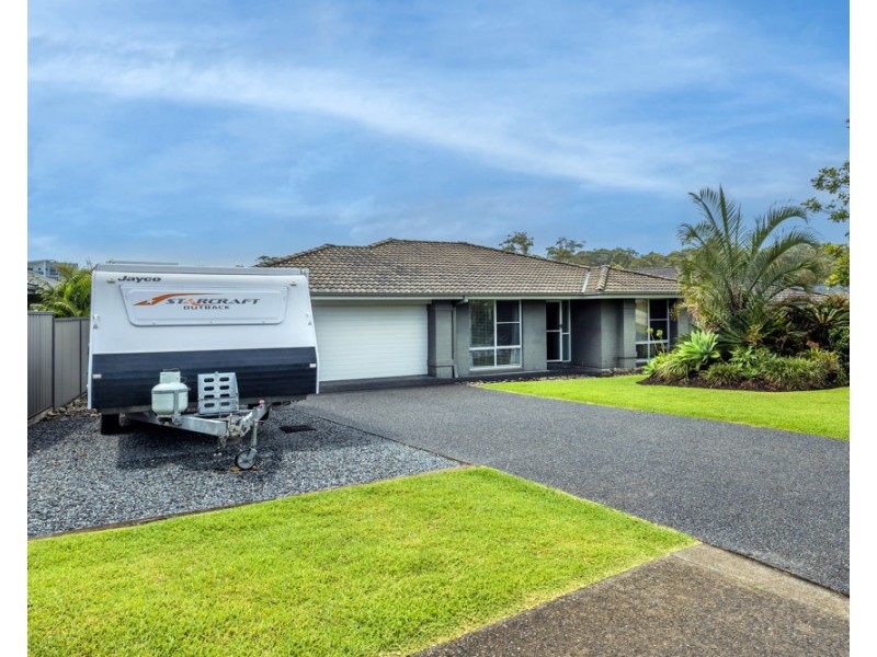 16 Admiralty Drive, Safety Beach NSW 2456