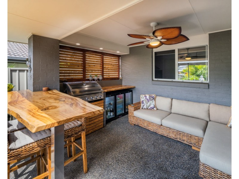 16 Admiralty Drive, Safety Beach NSW 2456