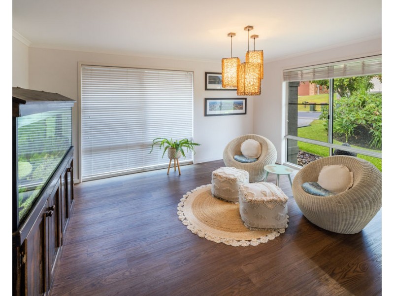 16 Admiralty Drive, Safety Beach NSW 2456
