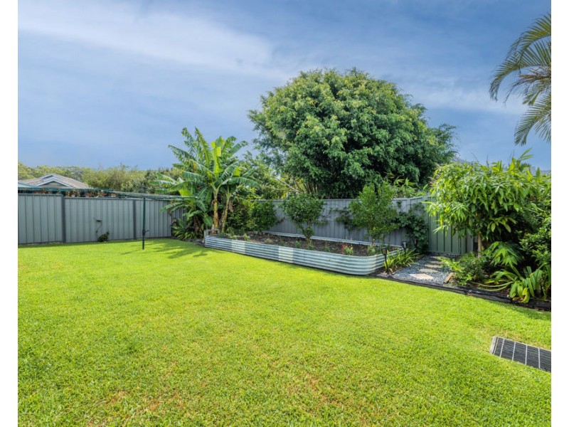 16 Admiralty Drive, Safety Beach NSW 2456