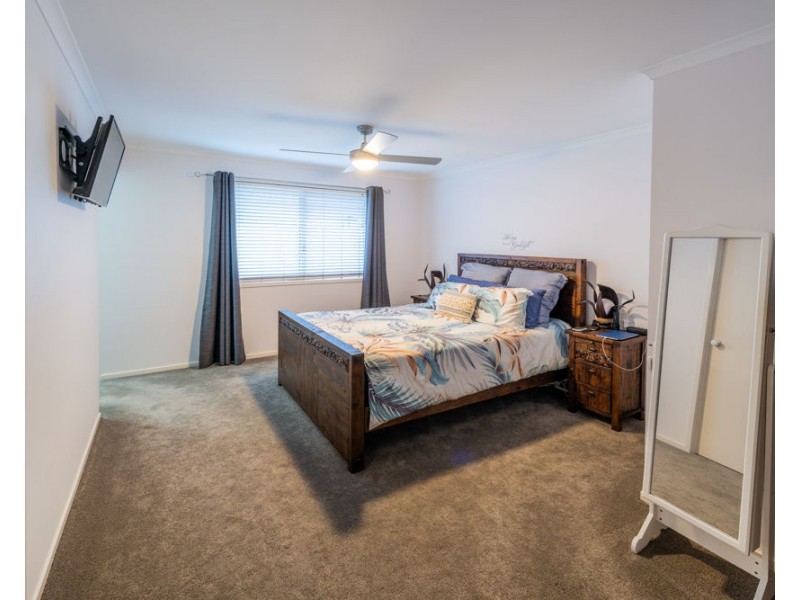 16 Admiralty Drive, Safety Beach NSW 2456