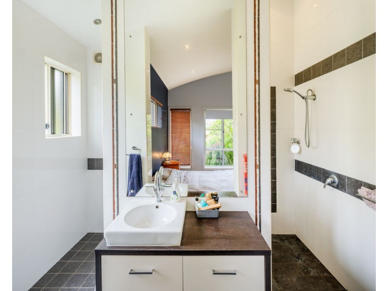 5 Mariner Drive, Safety Beach NSW 2456