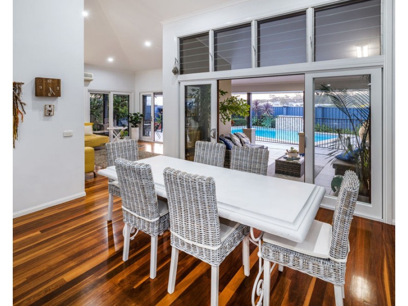 9 Quay Crescent, Safety Beach NSW 2456