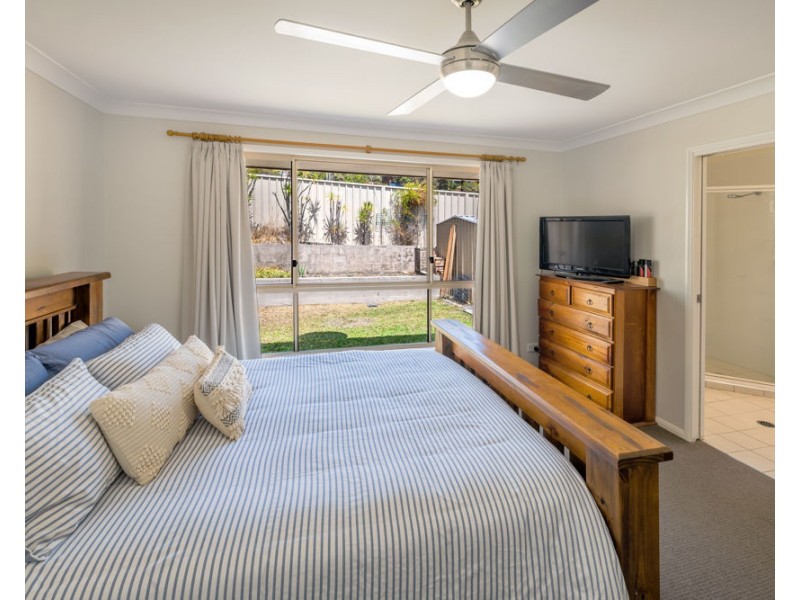 6 Beachcomber Close, Safety Beach NSW 2456