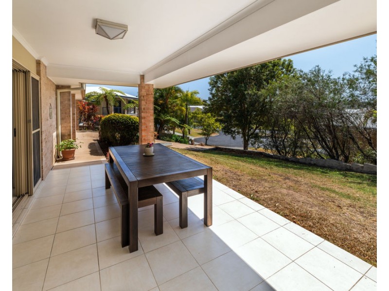 6 Beachcomber Close, Safety Beach NSW 2456
