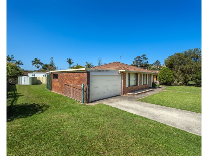 6 Smails Close, Woolgoolga NSW 2456