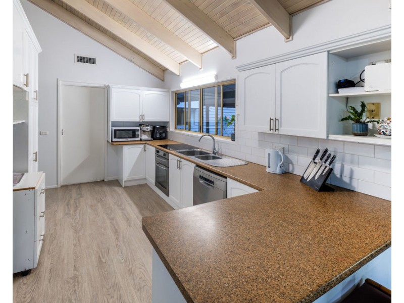 9 Young Street, Safety Beach NSW 2456