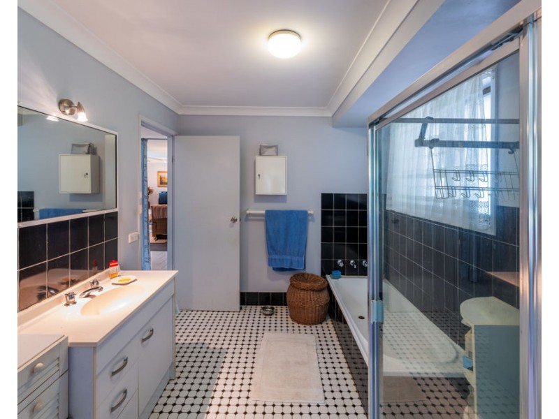 4 Poynten Drive, Emerald Beach NSW 2456