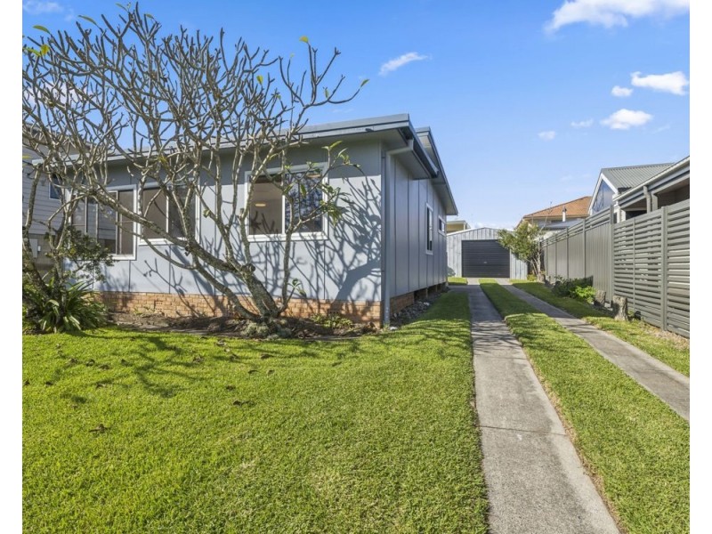 6 Lawson Street, Red Rock NSW 2456