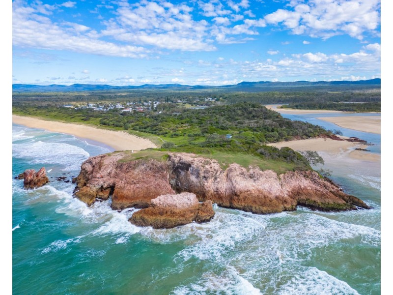 6 Lawson Street, Red Rock NSW 2456