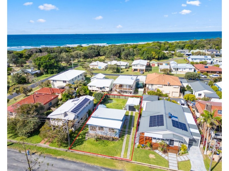6 Lawson Street, Red Rock NSW 2456