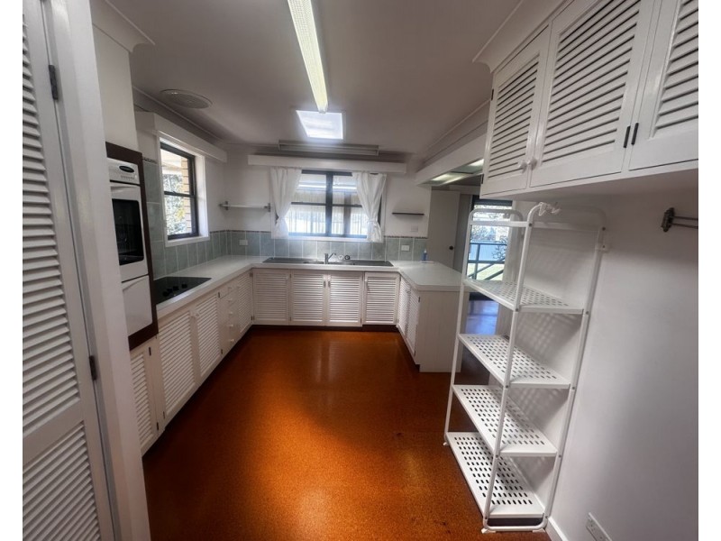 16 Lakeview Avenue, Safety Beach NSW 2456