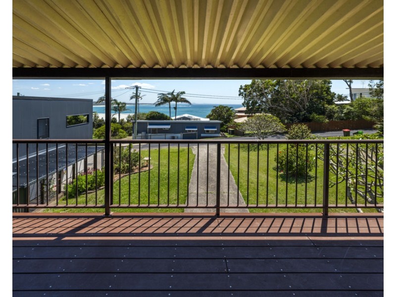 25 Ocean Street, Woolgoolga NSW 2456