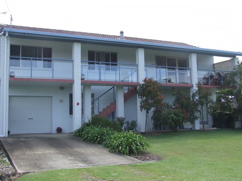 6 Beach Road, Arrawarra Headland NSW 2456
