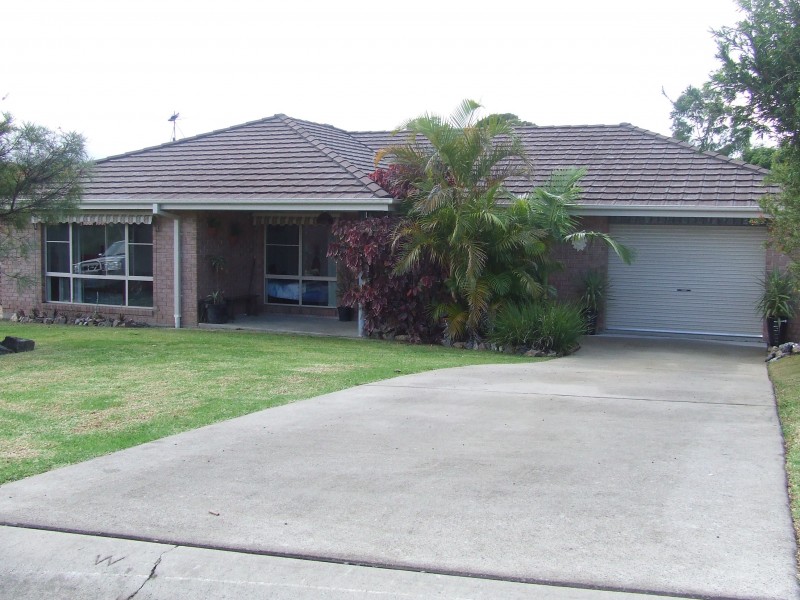 4 Vista Close, Woolgoolga NSW 2456