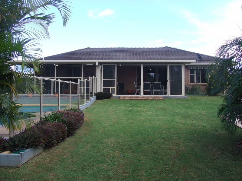 4 Vista Close, Woolgoolga NSW 2456