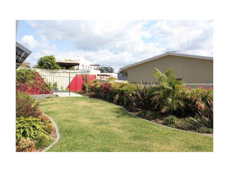 4 Quay Crescent, Safety Beach NSW 2456