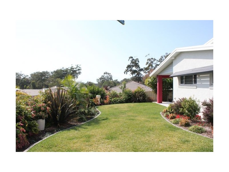 4 Quay Crescent, Safety Beach NSW 2456