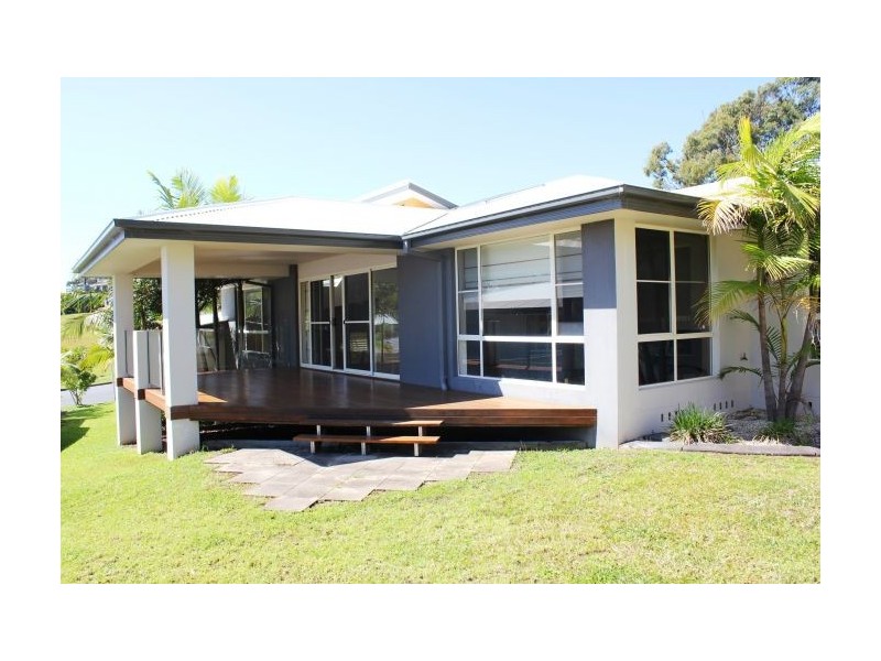 5 Mariner Drive, Safety Beach NSW 2456