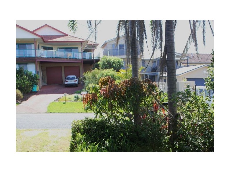51 Bluegum Avenue, Sandy Beach NSW 2456