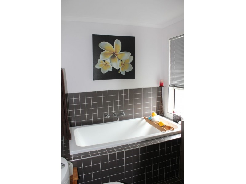 16 Admiralty Drive, Safety Beach NSW 2456