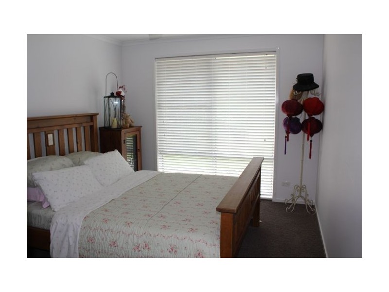 16 Admiralty Drive, Safety Beach NSW 2456