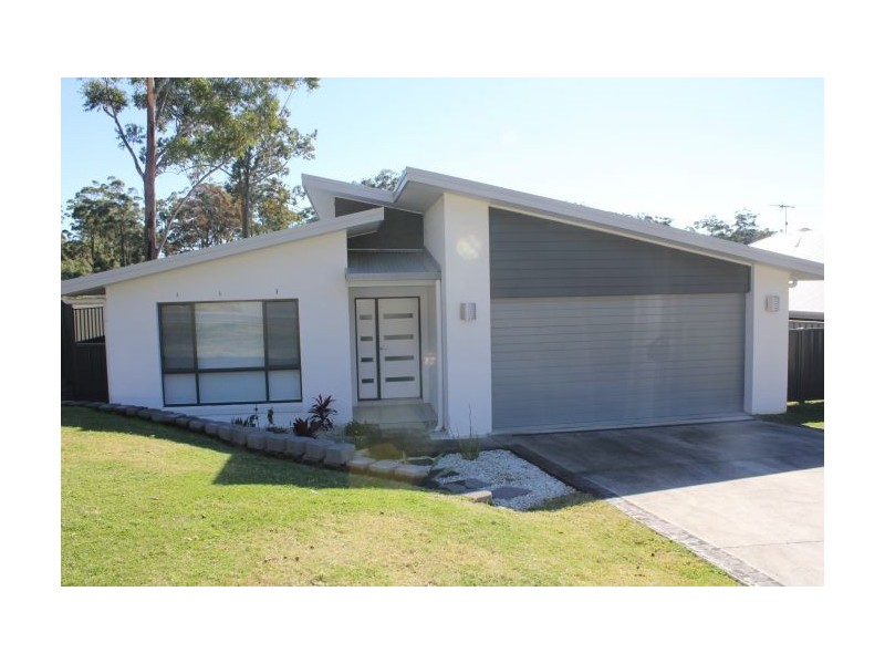 24 Admiralty Drive, Safety Beach NSW 2456