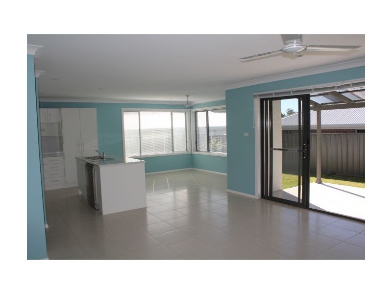24 Admiralty Drive, Safety Beach NSW 2456