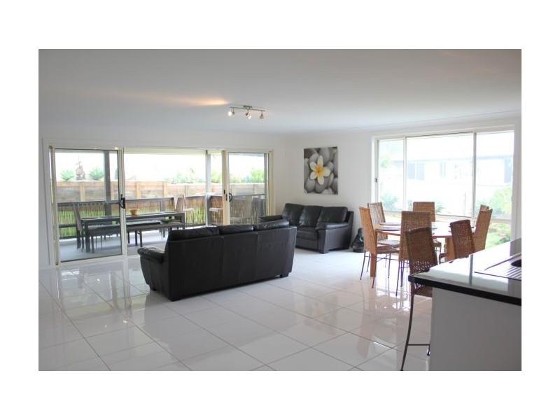 1 Mariner Drive, Safety Beach NSW 2456