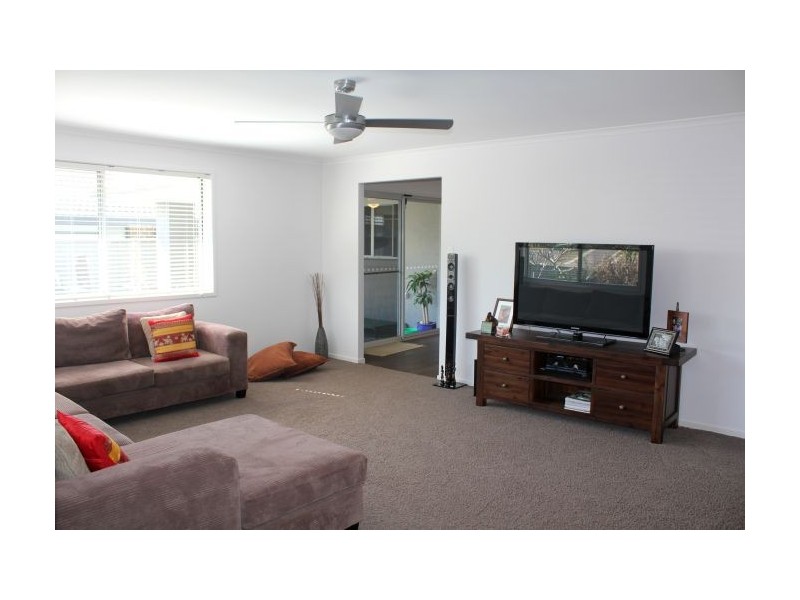 16 Admiralty Drive, Safety Beach NSW 2456