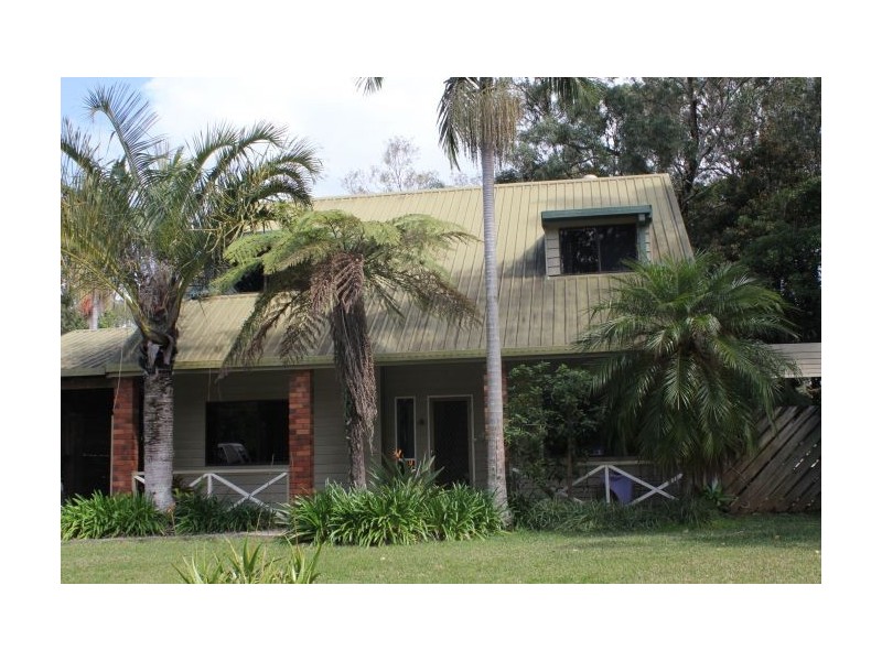 18 Beacon Crescent, Emerald Beach NSW 2456