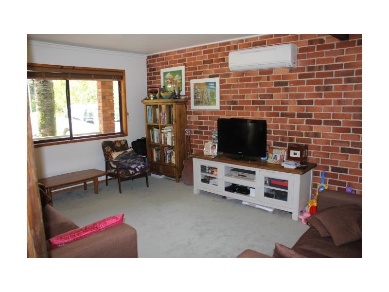 18 Beacon Crescent, Emerald Beach NSW 2456