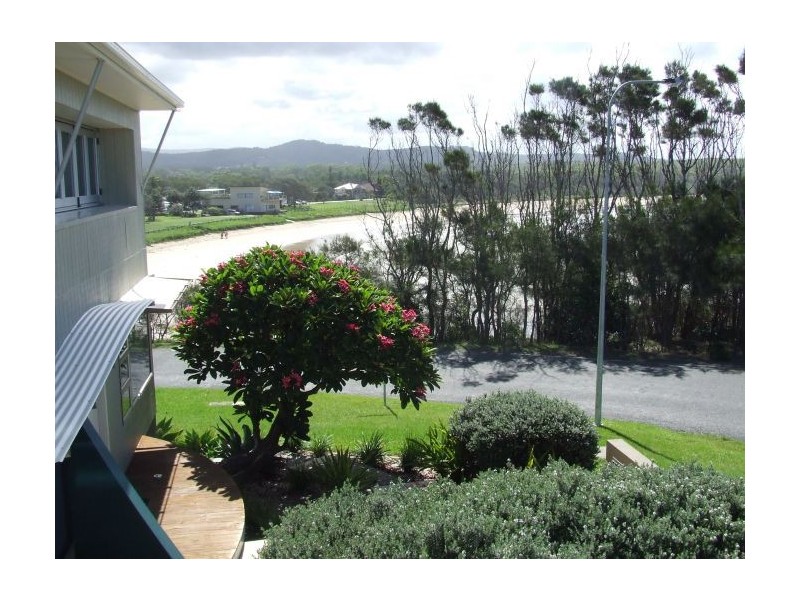 16 Pollack Esplanade, Woolgoolga NSW 2456